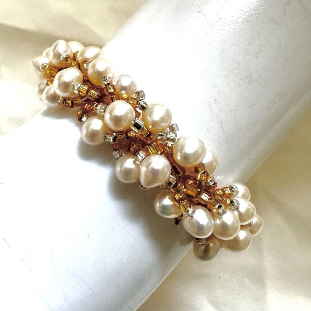Gold tone and pearl cluster bracelet